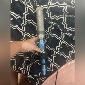 Babyliss pro 1.5 inch curling iron used only a couple times